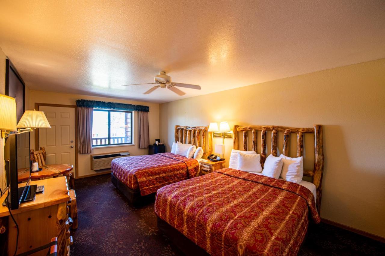 Super 8 By Wyndham Bridgeview Of Макино Сити Екстериор снимка