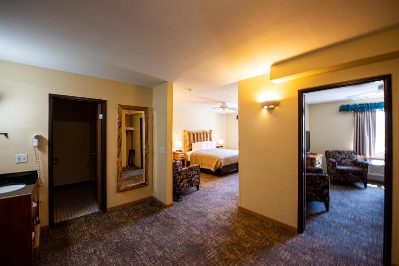 Super 8 By Wyndham Bridgeview Of Макино Сити Екстериор снимка
