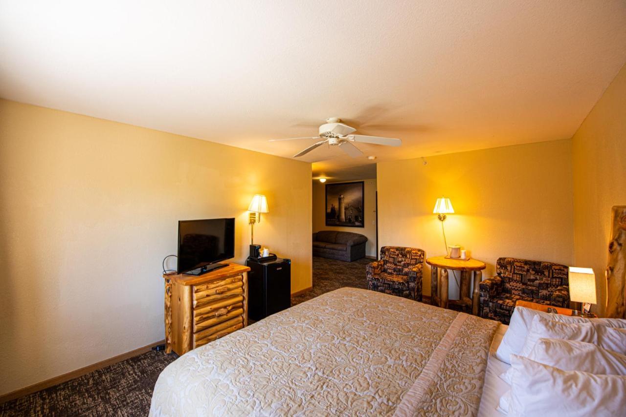 Super 8 By Wyndham Bridgeview Of Макино Сити Екстериор снимка
