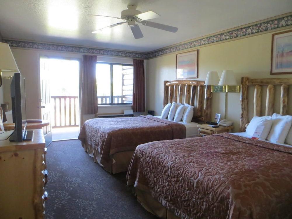 Super 8 By Wyndham Bridgeview Of Макино Сити Екстериор снимка
