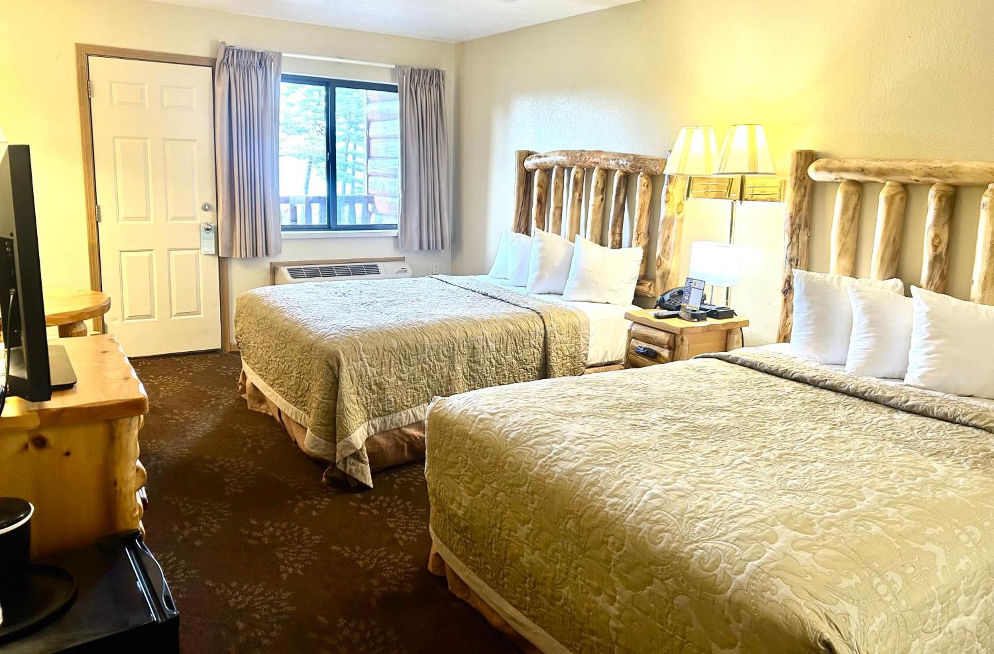 Super 8 By Wyndham Bridgeview Of Макино Сити Екстериор снимка