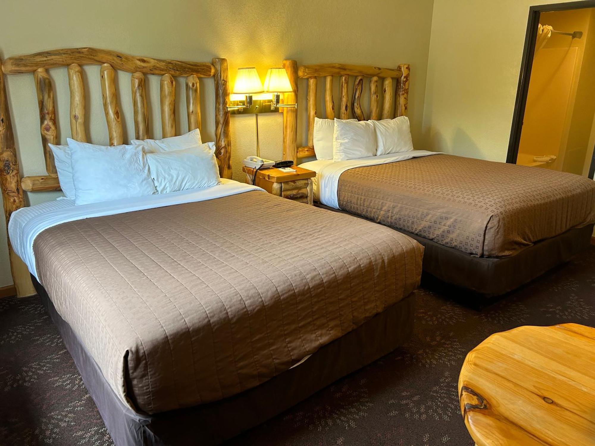 Super 8 By Wyndham Bridgeview Of Макино Сити Екстериор снимка