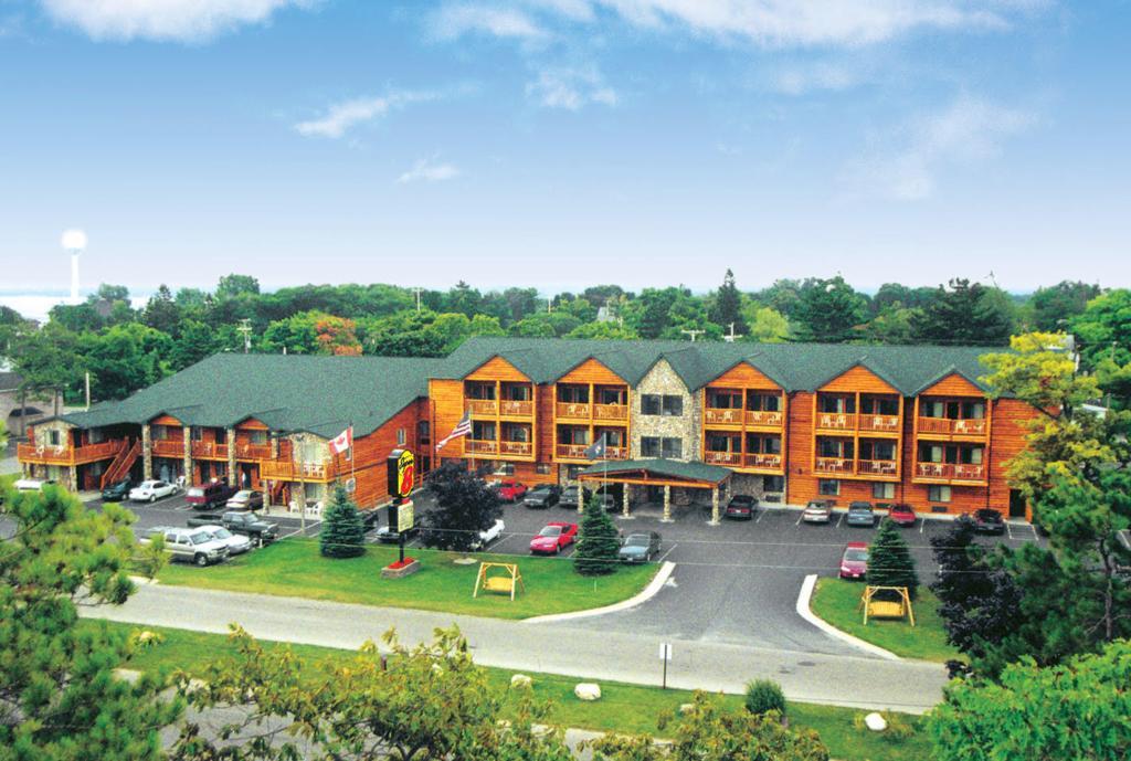 Super 8 By Wyndham Bridgeview Of Макино Сити Екстериор снимка