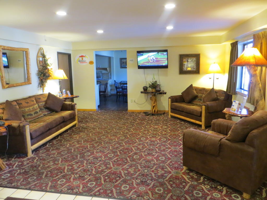 Super 8 By Wyndham Bridgeview Of Макино Сити Екстериор снимка